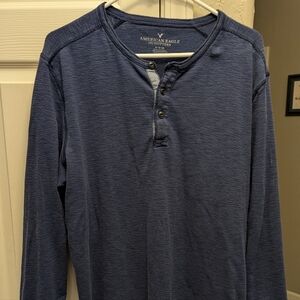 American Eagle Men’s Raglan Henley, size XL